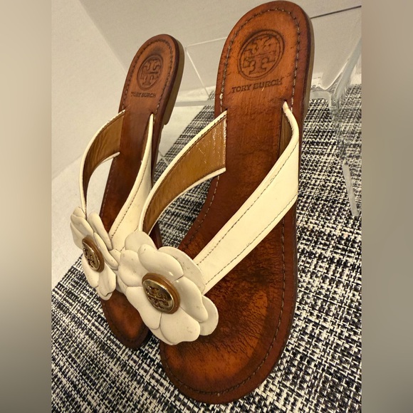 Tory Burch Floral Logo Sandals | Size 7.5 | Leather Thong Sandals | Boho Chic - Picture 6 of 9
